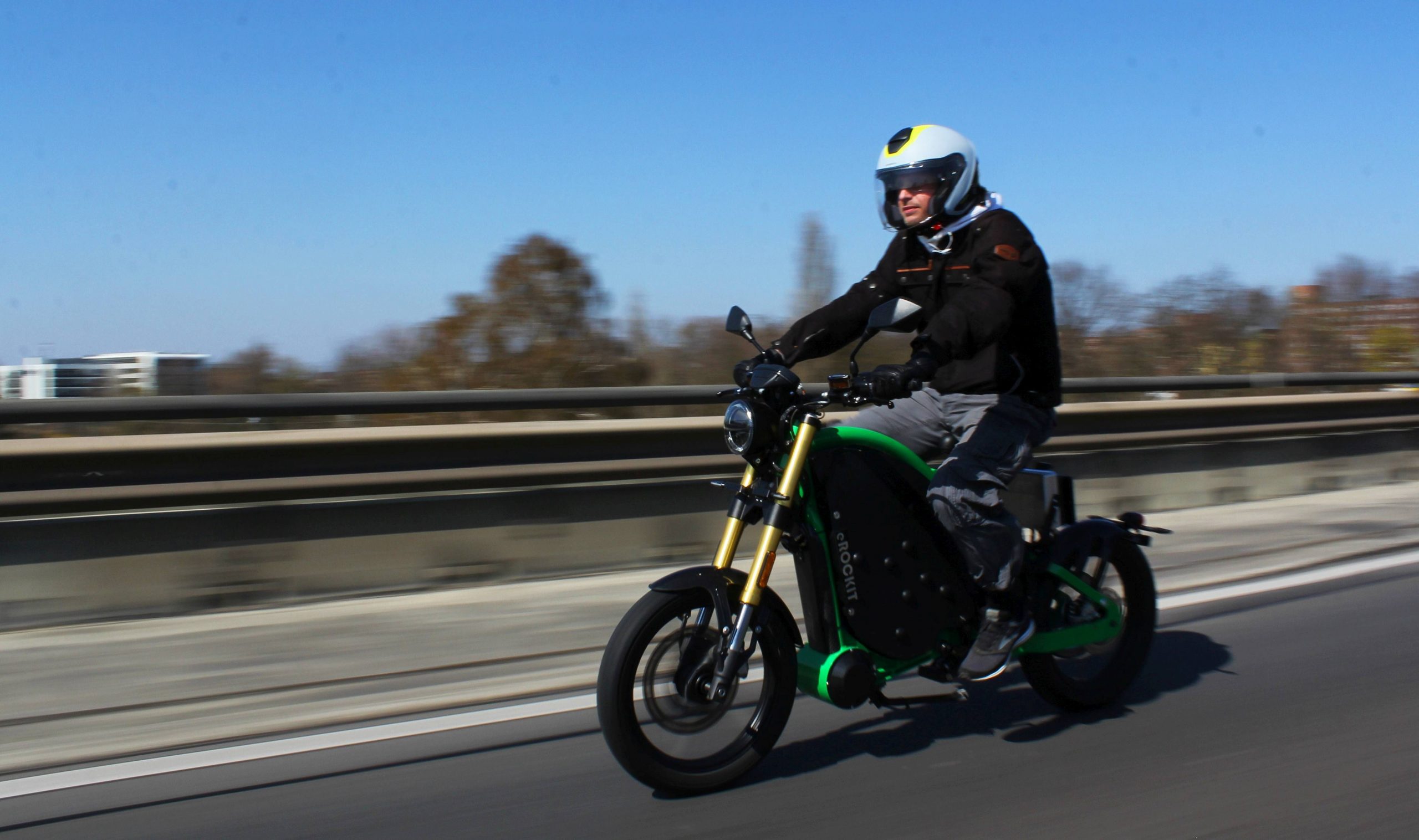 Fahrrad auf der Autobahn? Nein, es ist eROCKIT! eROCKIT